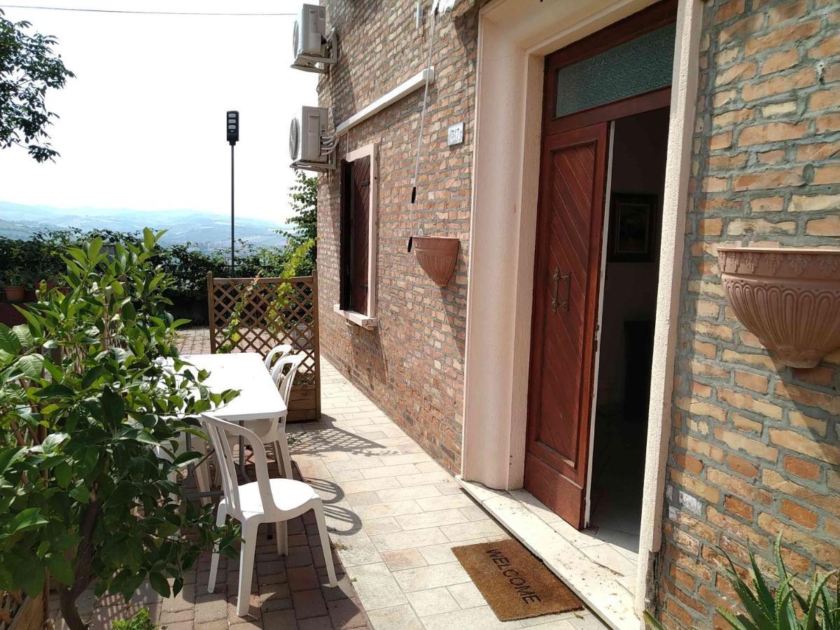 Agriturismo Ca' Isotta Castello di Serravalle Luaran gambar