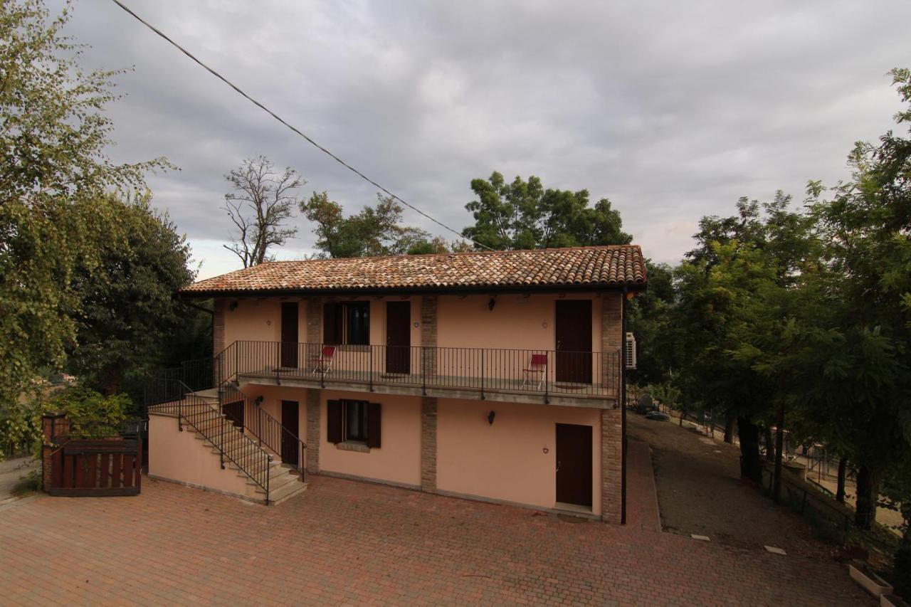 Agriturismo Ca' Isotta Castello di Serravalle Luaran gambar
