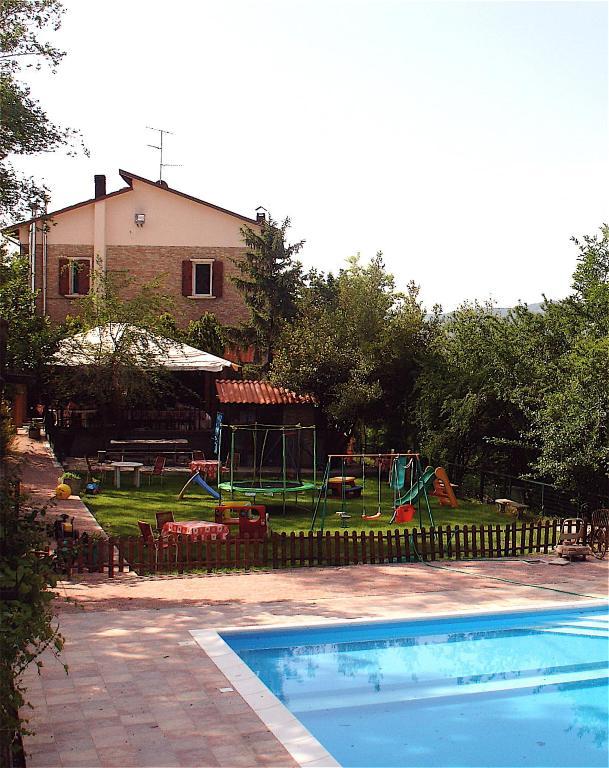 Agriturismo Ca' Isotta Castello di Serravalle Luaran gambar