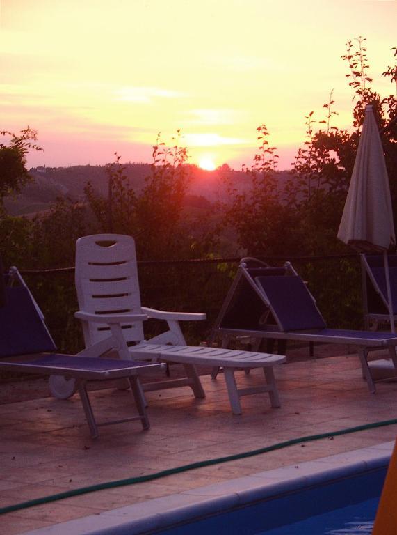 Agriturismo Ca' Isotta Castello di Serravalle Luaran gambar